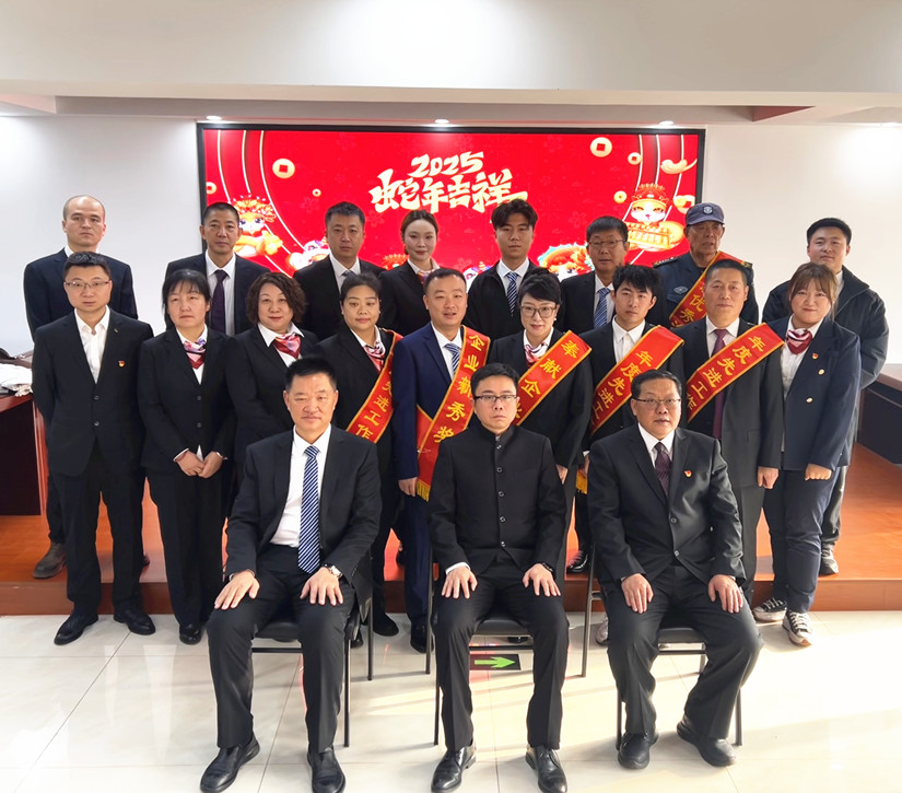 圖為:運(yùn)輸公司舉辦2024年終總結(jié)表彰大會(huì)2_副本.jpg
