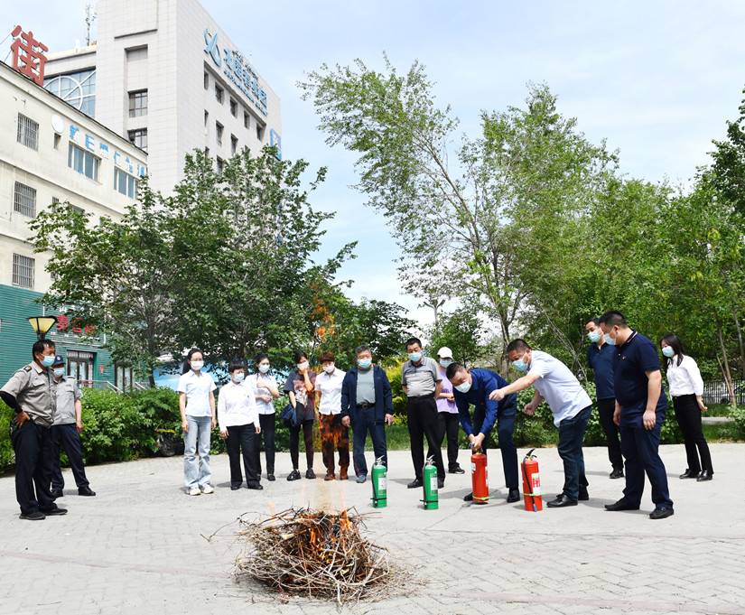 1657162687778693.jpg 5 圖為:北園春集團(tuán)組織消防演練主題黨日活動_副本.jpg