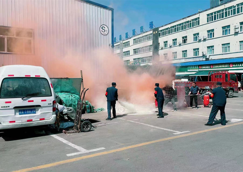 1682499847117093.jpg 圖為:北園春市場進(jìn)行滅火演練_副本.jpg